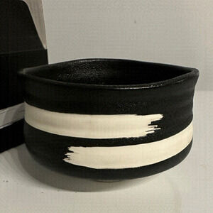 Nib Davids tea matcha bowl. Black and white 18 oz, 532 ml